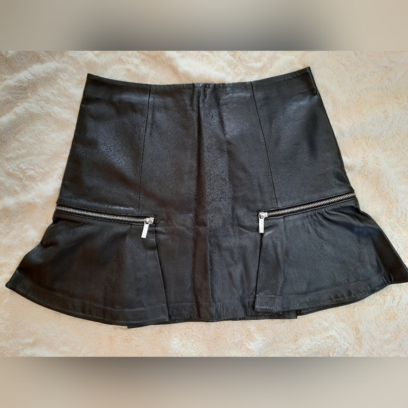 🔥🔥🔥SALE🔥🔥🔥Michael Kors Real Leather Black Skirt - Picture 2 of 5